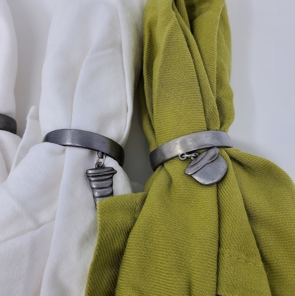 VINTAGE TUPPERWARE PEWTER METAL NAPKIN RINGS SET OF 8 TABLESCAPE COLLECTIBLE - Picture 3 of 8